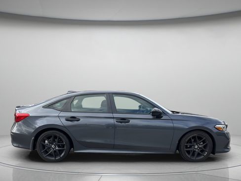 Used 2023 Honda Civic Sport image 2