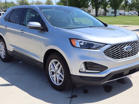 Used 2023 Ford Edge SEL w/ Convenience Package AWD/4WD image 3