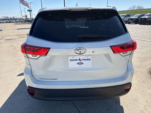 Used 2018 Toyota Highlander XLE image 9