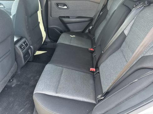 Used 2021 Nissan Rogue SV FWD image 6