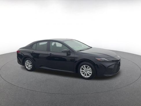 Used 2025 Toyota Camry LE image 2