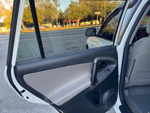 Used 2011 Toyota RAV4 2WD w/ Base L4 Extra Value Pkg image 13