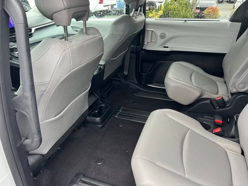 Used 2025 Toyota Sienna XLE image 16