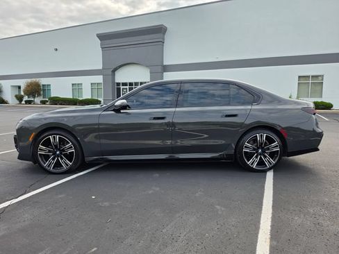 Used 2023 BMW i7 xDrive60 AWD/4WD image 14
