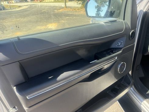 Used 2023 Ford Expedition XLT image 19