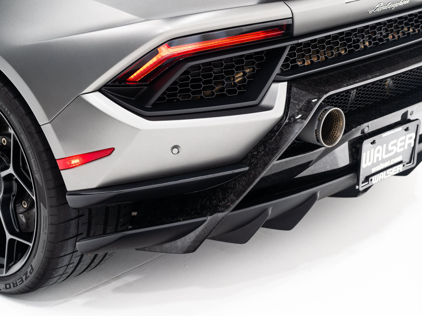 Used 2018 Lamborghini Huracan Performante AWD/4WD image 18