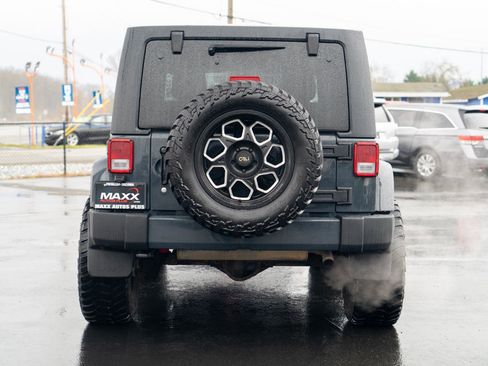 Used 2018 Jeep Wrangler Unlimited Sahara AWD/4WD image 11