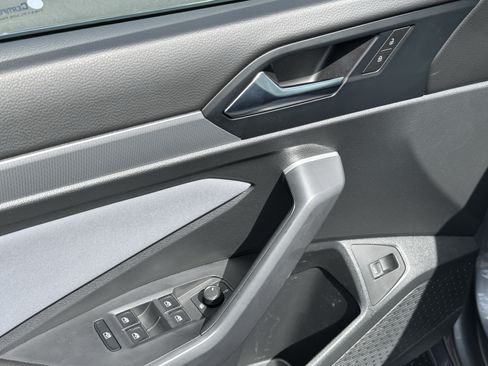 Used 2025 Volkswagen Jetta SE w/ Sunroof Package FWD image 14