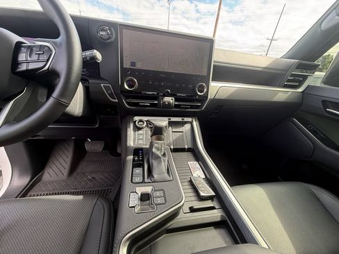 Used 2024 Lexus GX 550 AWD/4WD image 16
