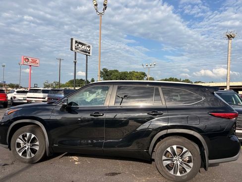 Used 2023 Toyota Highlander XLE AWD/4WD image 8