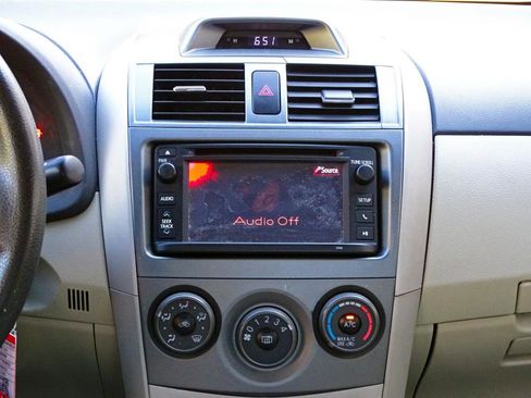 Used 2013 Toyota Corolla LE image 18