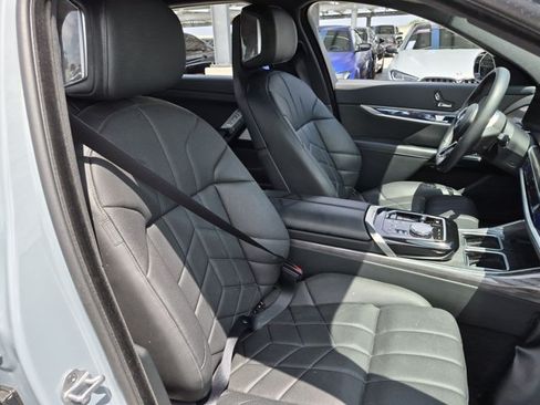Used 2025 BMW i7 eDrive50 w/ M Sport Package RWD image 11