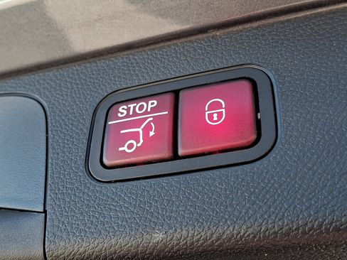 Certified 2019 Mercedes-Benz GLC 300 4MATIC image 31