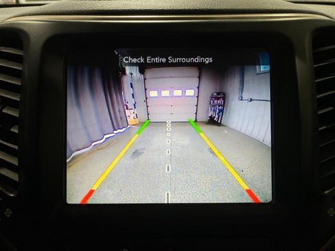 Used 2016 Jeep Cherokee Limited AWD/4WD image 10