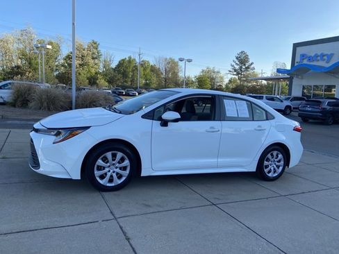 Used 2023 Toyota Corolla LE image 5