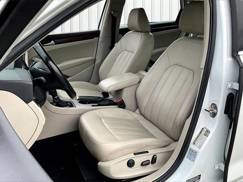 Used 2020 Volkswagen Passat 2.0T SEL image 21