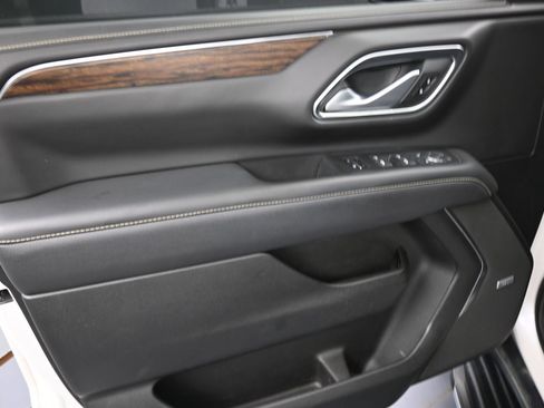 Used 2022 Chevrolet Tahoe Premier AWD/4WD image 14