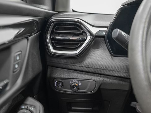 Used 2025 Chevrolet TrailBlazer LS w/ LS Convenience Package image 17