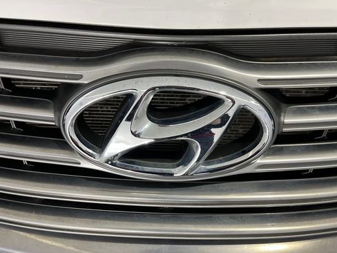 Used 2017 Hyundai Santa Fe SE image 38