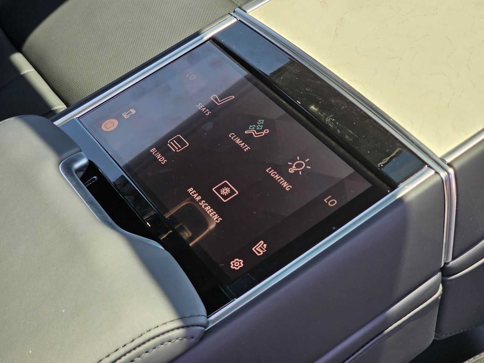 New 2025 Land Rover Range Rover SV AWD/4WD image 14