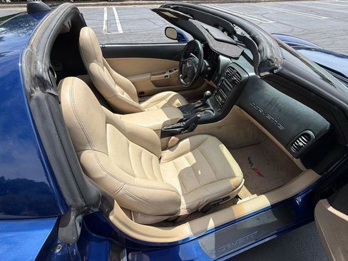 Used 2005 Chevrolet Corvette Coupe w/ Preferred Equipment Group RWD image 17