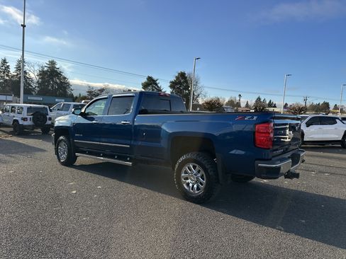 Used 2019 Chevrolet Silverado 2500 LTZ w/ LTZ Plus Package image 3