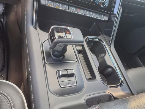 Used 2024 GMC Sierra 1500 AT4X image 16