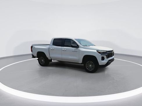 Used 2024 Chevrolet Colorado LT w/ LT Convenience Package III RWD image 2