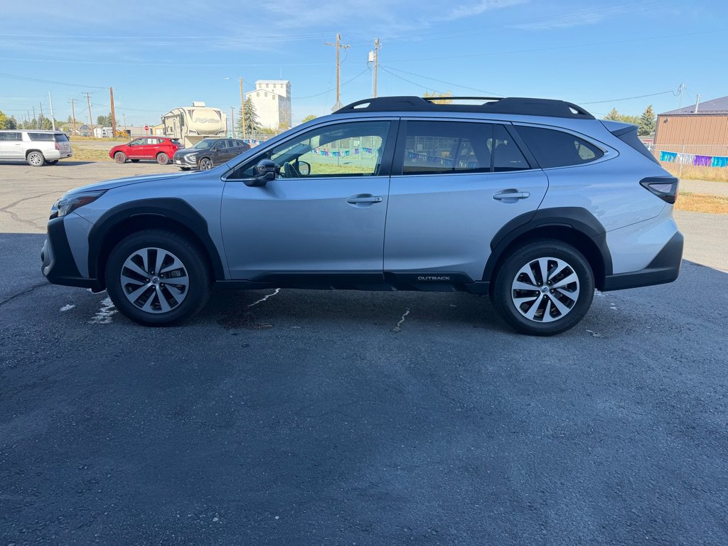 Used 2023 Subaru Outback Premium AWD/4WD image 7