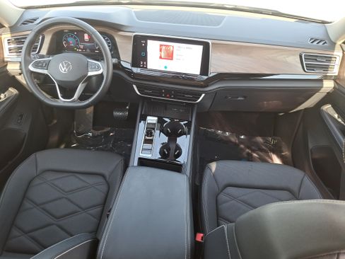 Certified 2026 Volkswagen Atlas SE w/ Panoramic Sunroof Package FWD image 9