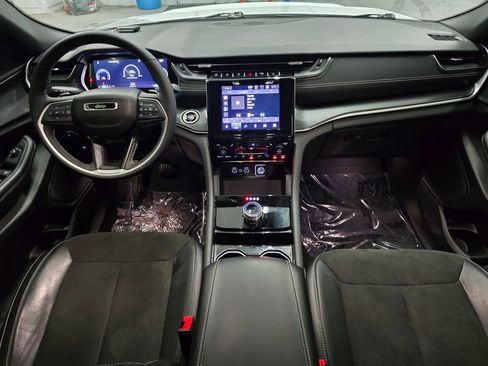 Used 2023 Jeep Grand Cherokee L Laredo image 34