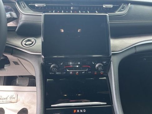 Used 2025 Jeep Grand Cherokee L Limited w/ Black Appearance Package image 15