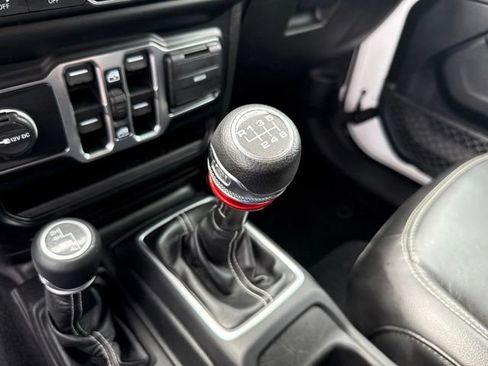Used 2020 Jeep Wrangler Unlimited Sahara AWD/4WD image 40