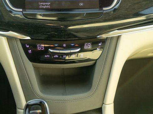 Used 2020 Cadillac XT6 Premium Luxury image 5