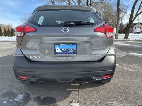 Used 2018 Nissan Kicks SV image 8