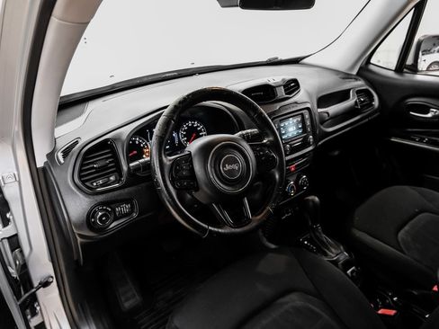 Used 2017 Jeep Renegade Altitude image 3