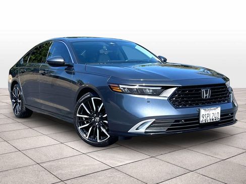 Used 2025 Honda Accord Touring image 2