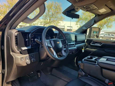 Used 2025 Chevrolet Silverado 2500 LT w/ Leather Package image 10