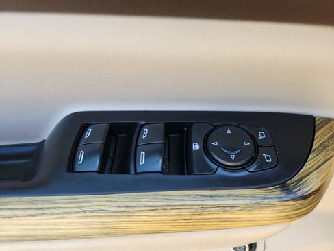 Used 2019 GMC Acadia Denali AWD/4WD image 17