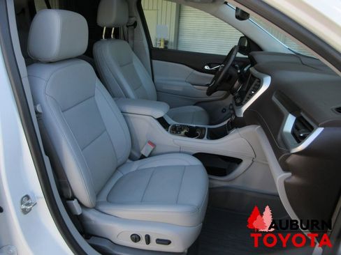 Used 2023 GMC Acadia SLT w/ Technology Package AWD/4WD image 14