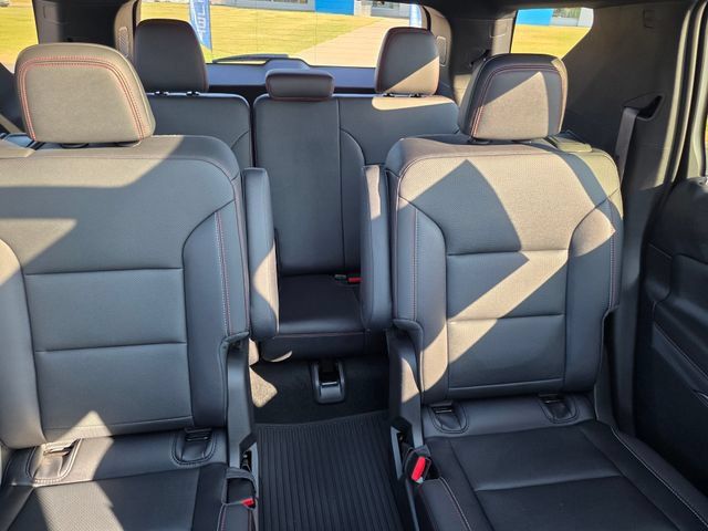 Used 2026 Chevrolet Traverse Z71 w/ LPO, Floor Liner Package AWD/4WD image 40