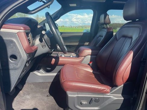 Used 2023 Ford Expedition Limited AWD/4WD image 7