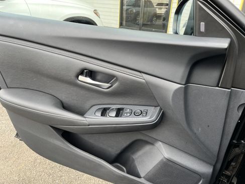 Used 2025 Nissan Sentra SV FWD image 18
