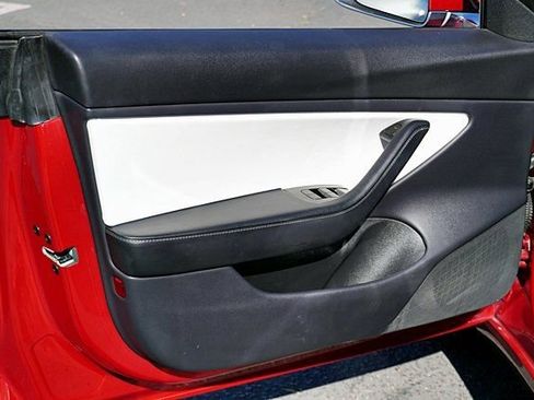 Used 2019 Tesla Model 3 Standard Range image 23