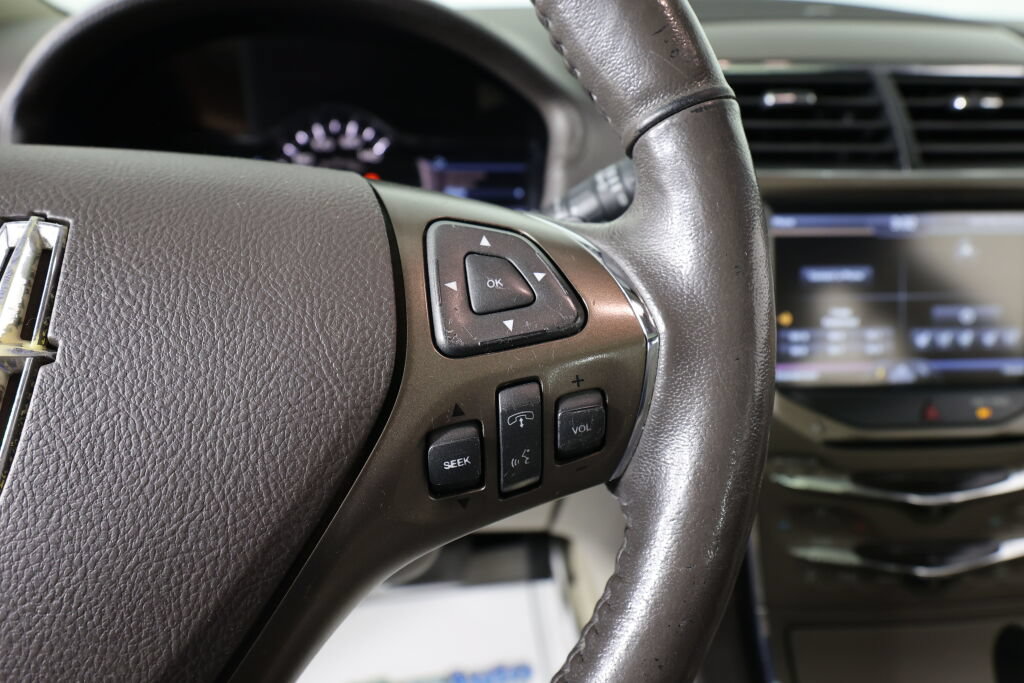 Used 2014 Lincoln MKX AWD w/ Equipment Group 102A image 35