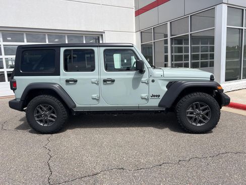Used 2024 Jeep Wrangler Unlimited Sport AWD/4WD image 31