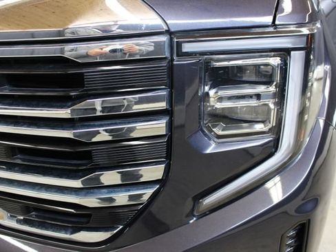 Used 2024 GMC Sierra 1500 SLT AWD/4WD image 5