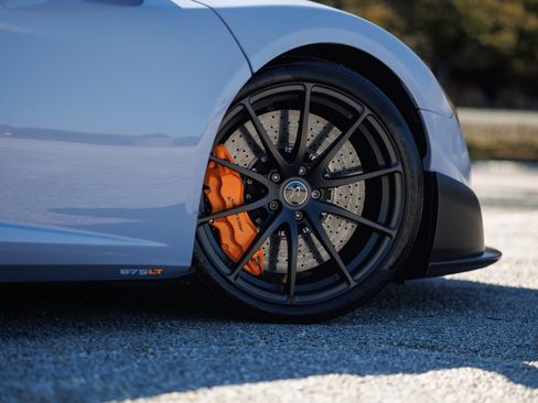 Used 2016 McLaren 675LT Spider image 33