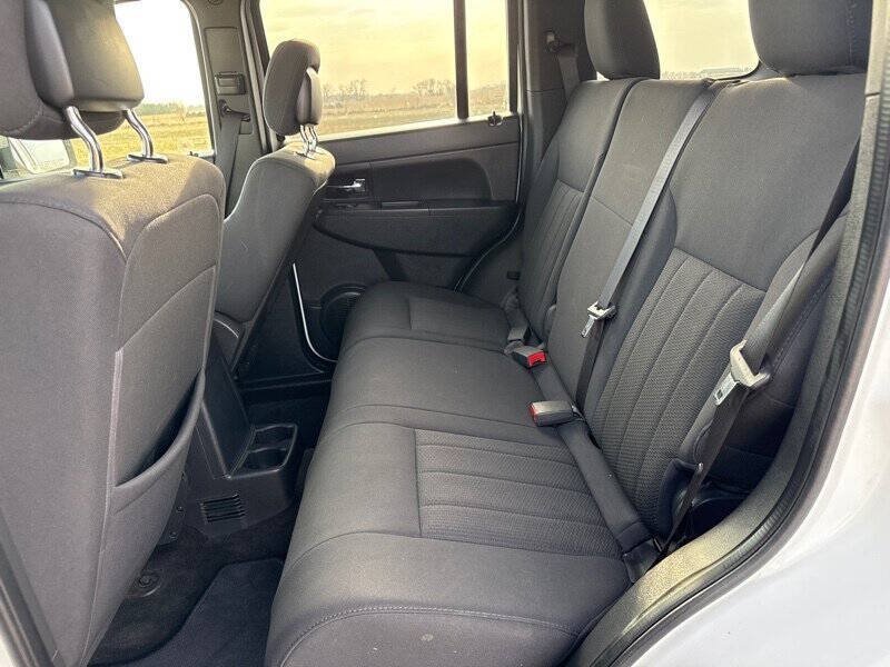 Used 2011 Jeep Liberty Sport AWD/4WD image 12