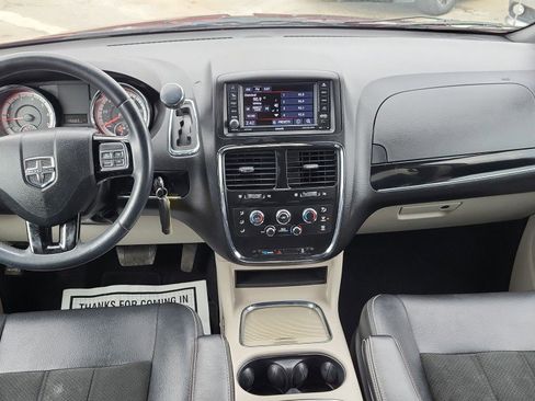 Used 2019 Dodge Grand Caravan SXT image 27
